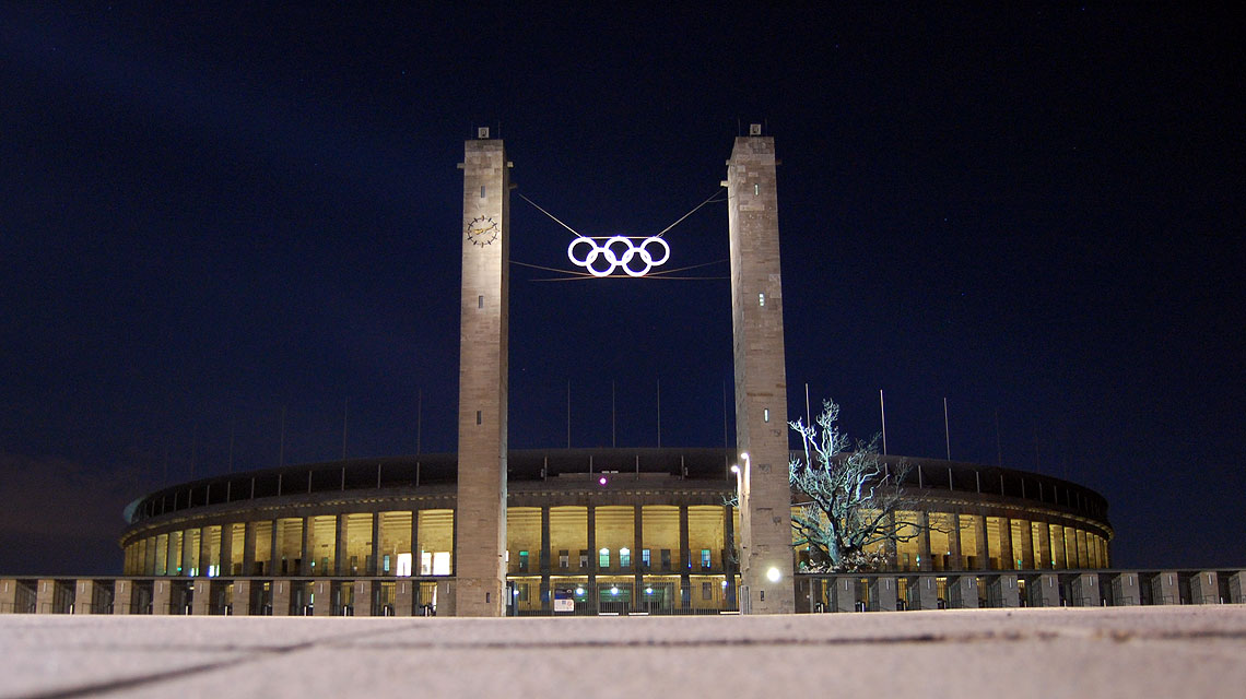 Olympiastadion-Berlin-Olympia-Ringe-Sterne