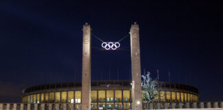 Olympiastadion in der Nacht